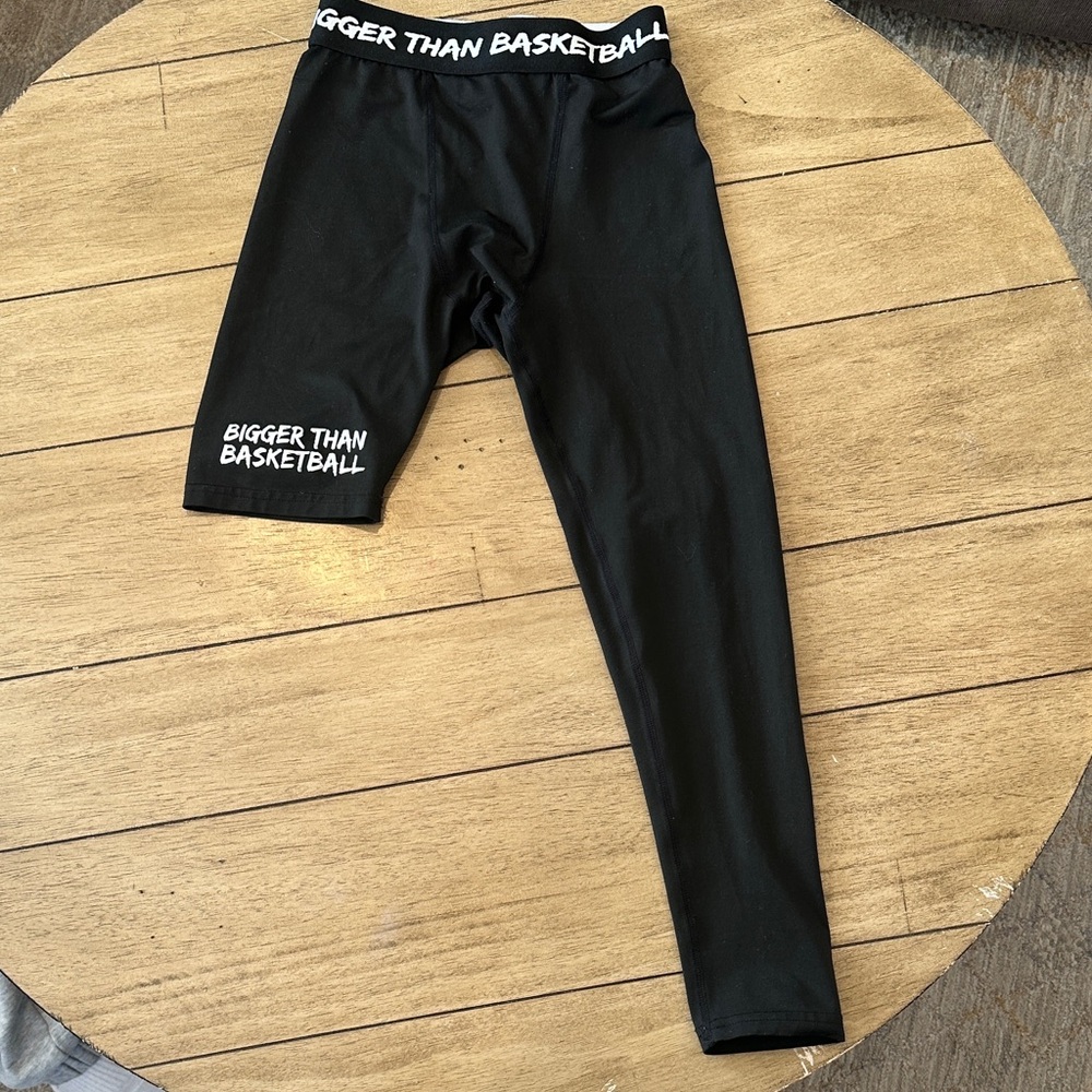 Single-Leg Compression Tights - Left - Black. ‘Bigger Than Basketball’